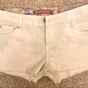 Boom Boom Shorts Size 3. Light green & white tye dye design. Cute Cute!